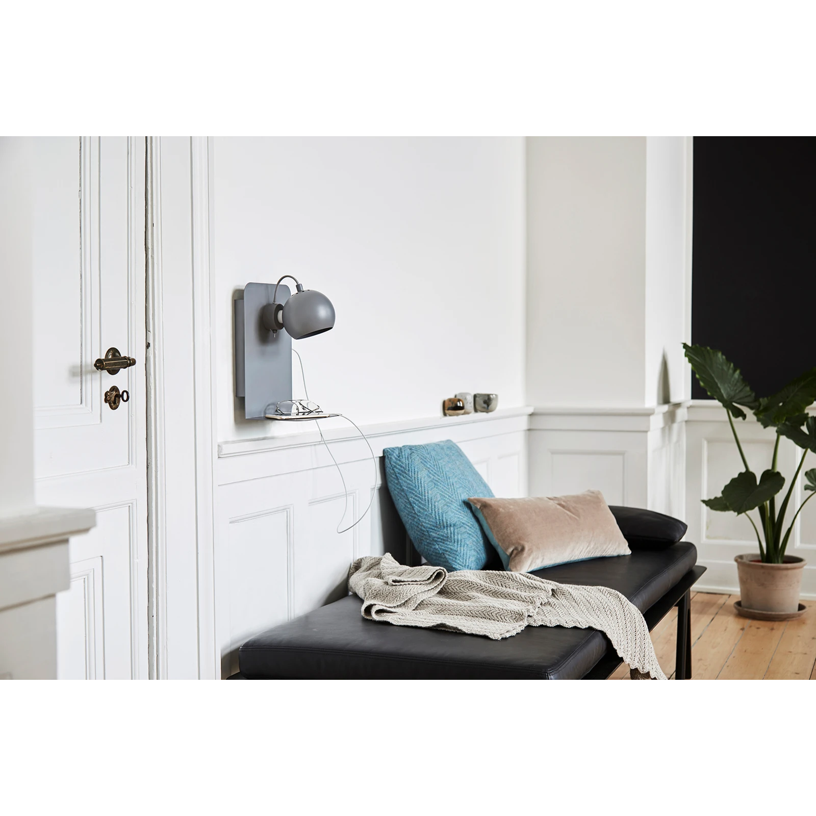 Ball Wandlamp Met Usb Licht Gray - Frandsen - Koop Online 5 Ball Wandlamp Met Usb Licht Gray - Frandsen - Koop Online - Afbeelding 3