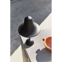 Pantop Portable Taffellamp Matt Black - Verpan - Koop Online 8 Pantop Portable Taffellamp Matt Black - Verpan - Koop Online -Winkel Voor Modeverlichting 5702410458086pantop portable matte black3