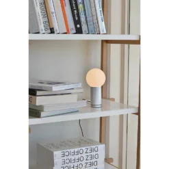 Turn On Tafellamp Aluminium - HAY - Koop Online -Winkel Voor Modeverlichting 5710441037798turn onnatural4