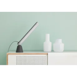 Acrobat Tafellamp Gray - Normann Copenhagen - Koop Online -Winkel Voor Modeverlichting 571239600162620acrobat20bord20lampe20grc3a520normann 3
