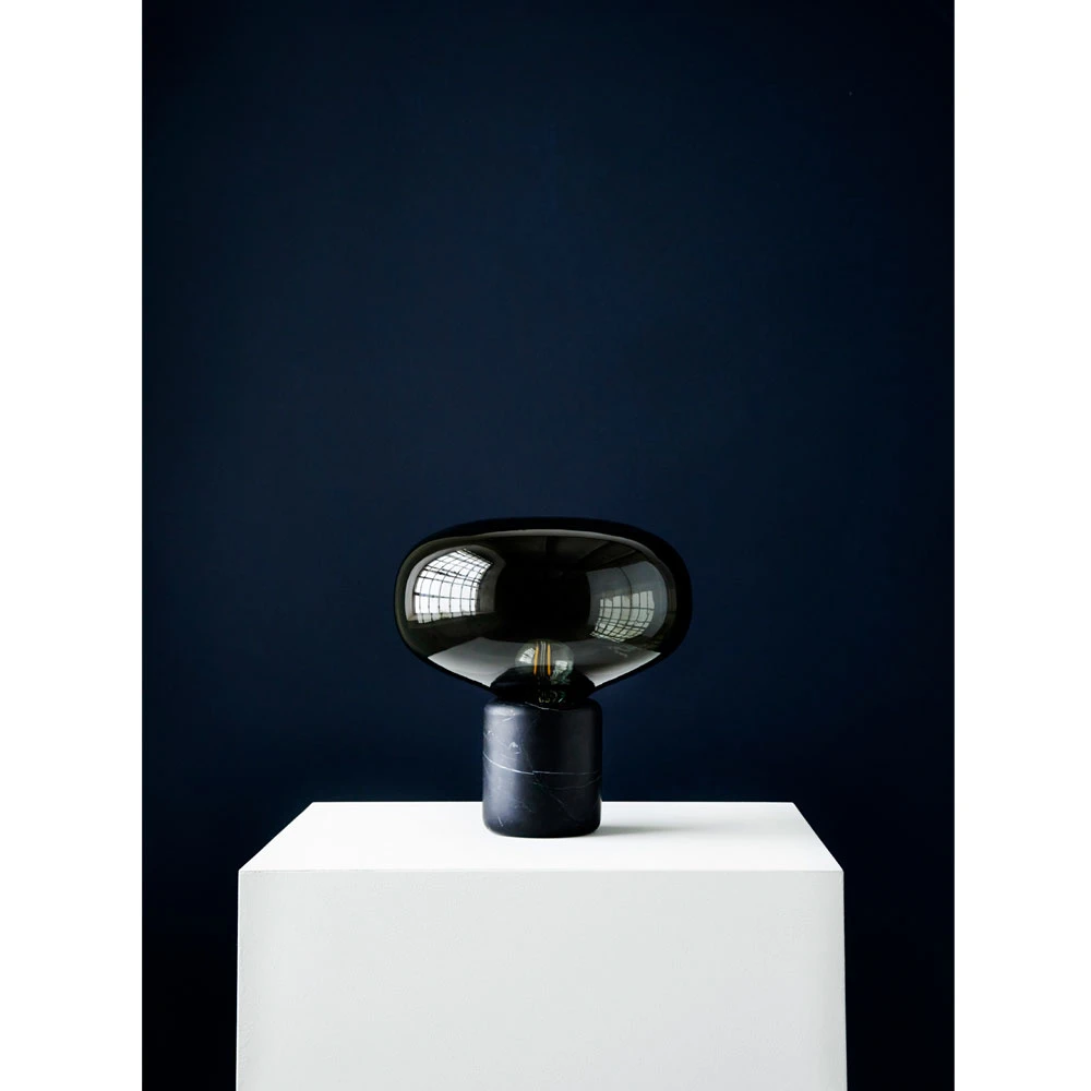 Karl-Johan Tafellamp Black Marquina/Smoked Glas - New Works - Koop Online 4 Karl-Johan Tafellamp Black Marquina/Smoked Glas - New Works - Koop Online - Afbeelding 2