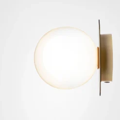 Liila 1 Wandlamp/Plafondlamp Nordic Gold/Opal White - Nuura - Koop Online -Winkel Voor Modeverlichting 571383904483520liila20120vc3a6glampeloftlampe20nordic20goldopal20white20 20nuura 3
